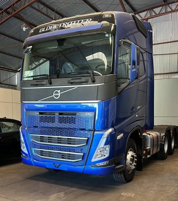 Caminhao Volvo FMX 500 Caçamba basculante usado à venda